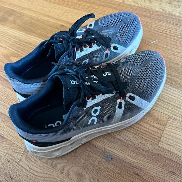 On Cloud Running Shoe - Picture 1 of 3